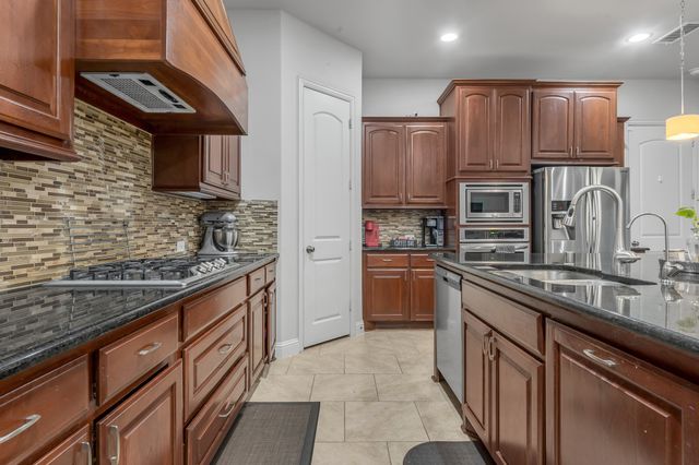 1229 Harris Hawk Way, Arlington, TX 76005