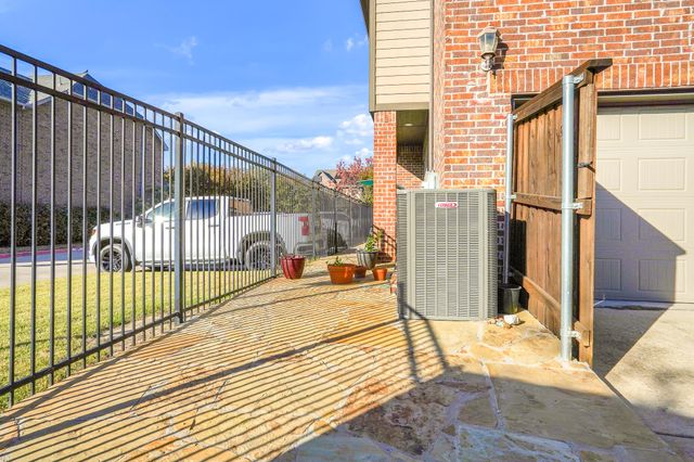 1229 Harris Hawk Way, Arlington, TX 76005