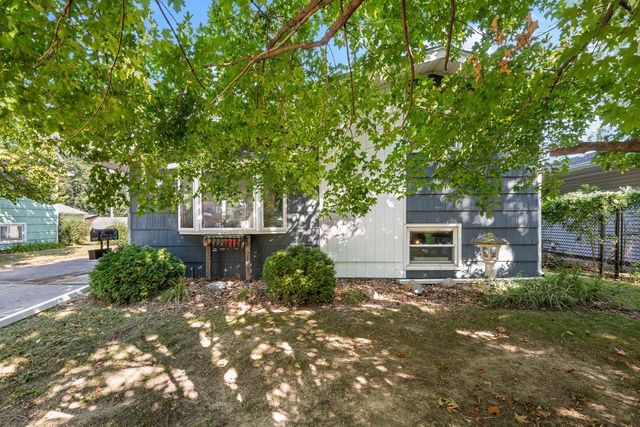 2343 46th Street Court, Rock Island, IL 61201