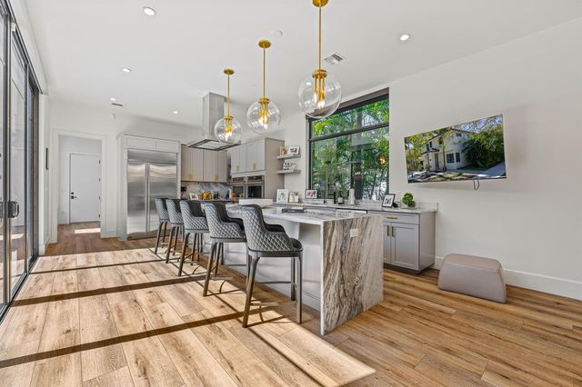 549 NE 10TH Avenue, Fort Lauderdale, FL 33301