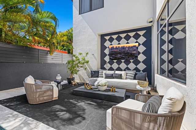 549 NE 10TH Avenue, Fort Lauderdale, FL 33301