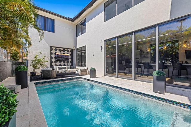 549 NE 10TH Avenue, Fort Lauderdale, FL 33301