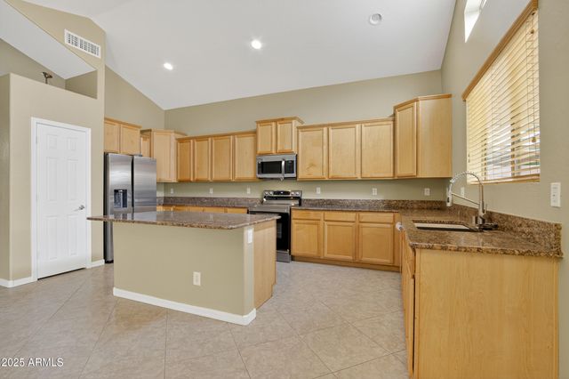 3482 W SUNSHINE BUTTE Drive, San Tan Valley, AZ 85144