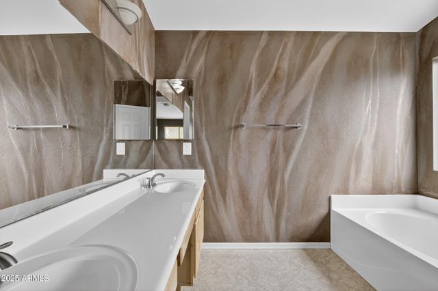 3482 W SUNSHINE BUTTE Drive, San Tan Valley, AZ 85144