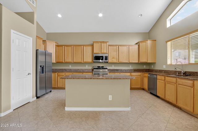 3482 W SUNSHINE BUTTE Drive, San Tan Valley, AZ 85144