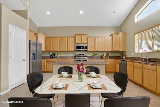 3482 W SUNSHINE BUTTE Drive, San Tan Valley, AZ 85144