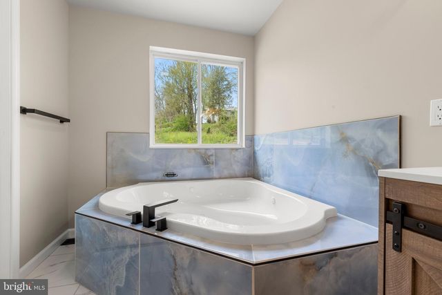 97 CLOVER TRL, Delta, PA 17314
