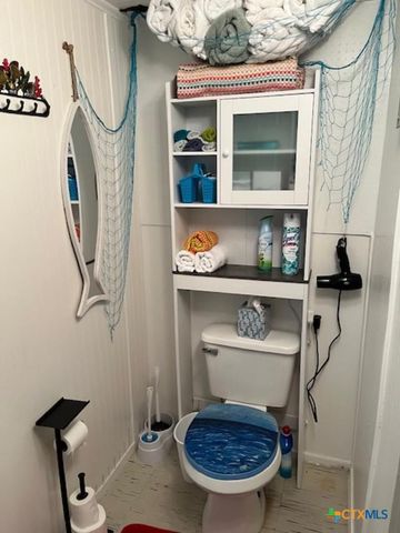 310 N 10th Street, Port O'connor, TX 77982