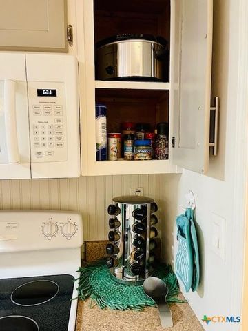 310 N 10th Street, Port O'connor, TX 77982