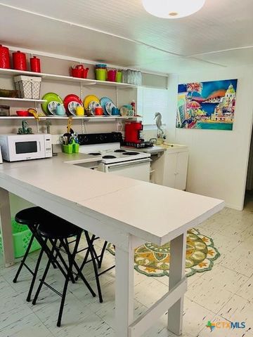 310 N 10th Street, Port O'connor, TX 77982