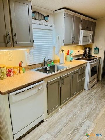 310 N 10th Street, Port O'connor, TX 77982