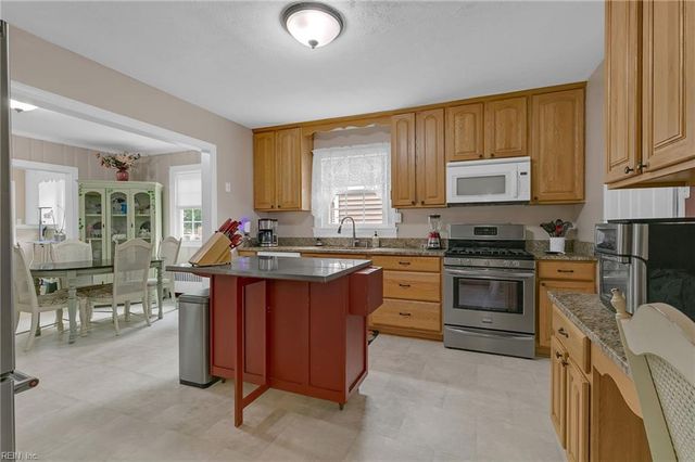 44 Brandon RD, Newport News, VA 23601