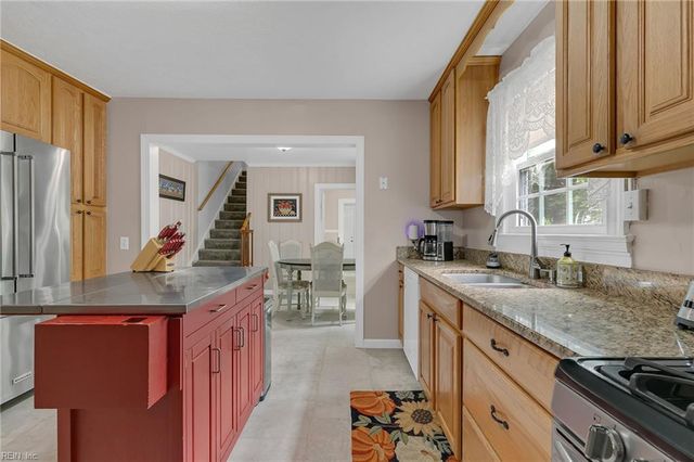 44 Brandon RD, Newport News, VA 23601