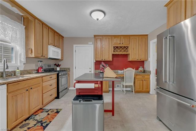 44 Brandon RD, Newport News, VA 23601