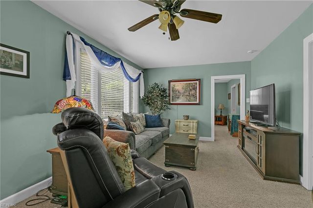44 Brandon RD, Newport News, VA 23601