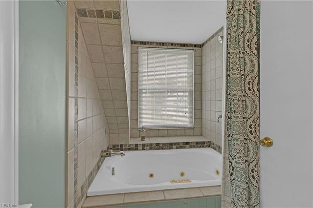 44 Brandon RD, Newport News, VA 23601