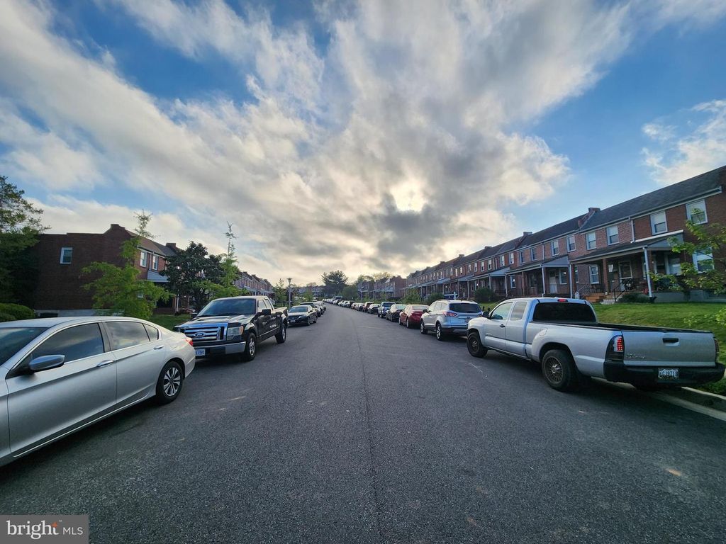 Image 4 of property listing at 6821 BANK ST, Baltimore, MD 21224