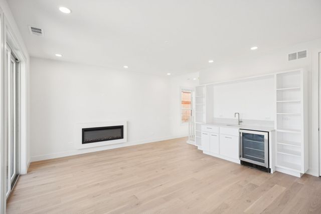 2323 N Lister Avenue 2, Chicago, IL 60614