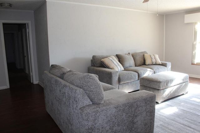 200 E Marshall Drive, Midwest City, OK 73110