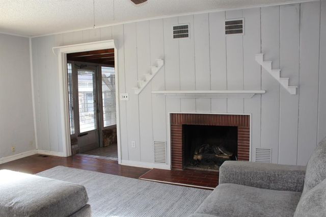 200 E Marshall Drive, Midwest City, OK 73110