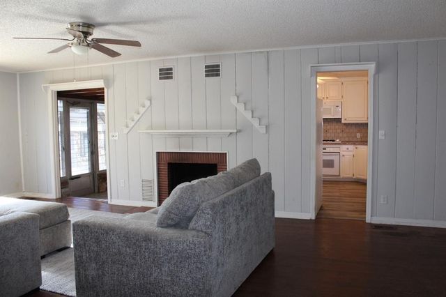200 E Marshall Drive, Midwest City, OK 73110