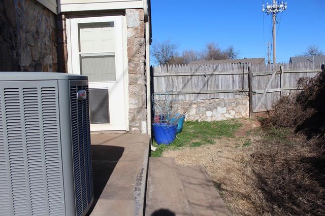 200 E Marshall Drive, Midwest City, OK 73110