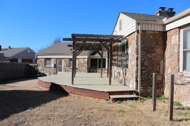 200 E Marshall Drive, Midwest City, OK 73110