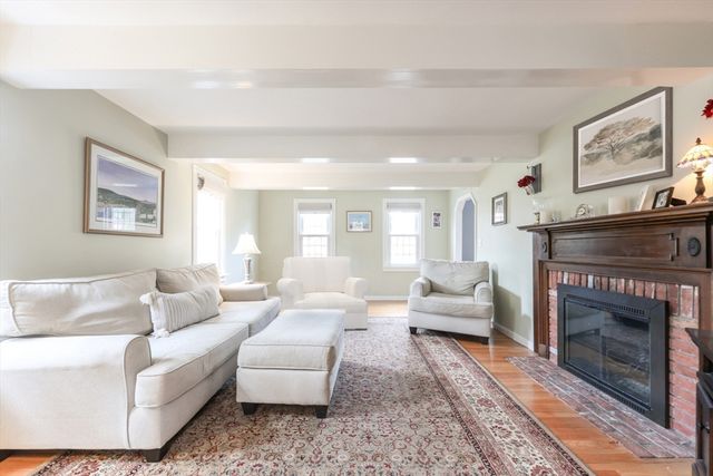 44 Surrey Dr, Mansfield, MA 02048