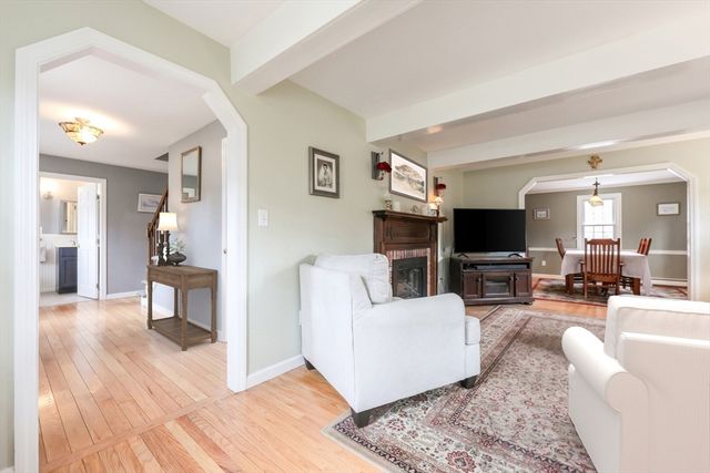 44 Surrey Dr, Mansfield, MA 02048