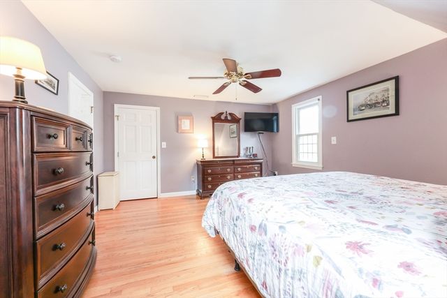 44 Surrey Dr, Mansfield, MA 02048
