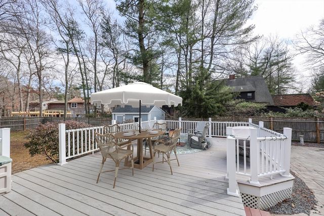 44 Surrey Dr, Mansfield, MA 02048