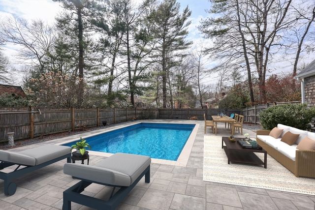 44 Surrey Dr, Mansfield, MA 02048