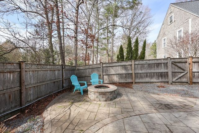 44 Surrey Dr, Mansfield, MA 02048