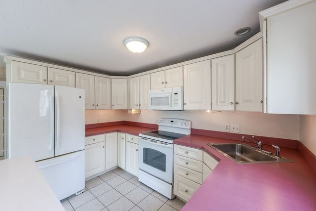 44 Surrey Dr, Mansfield, MA 02048