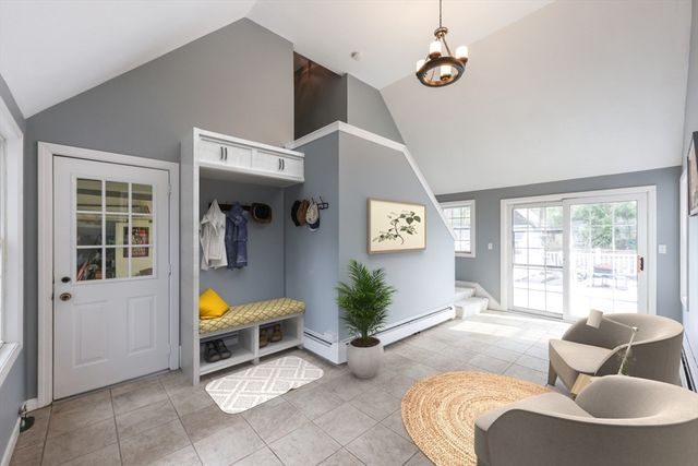 44 Surrey Dr, Mansfield, MA 02048