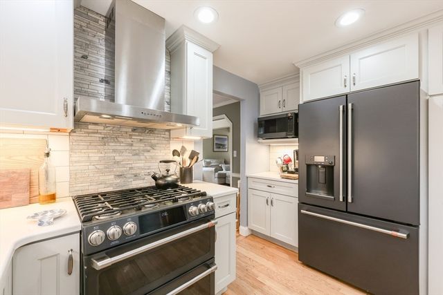 44 Surrey Dr, Mansfield, MA 02048