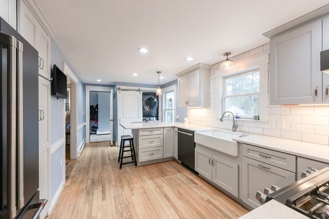 44 Surrey Dr, Mansfield, MA 02048