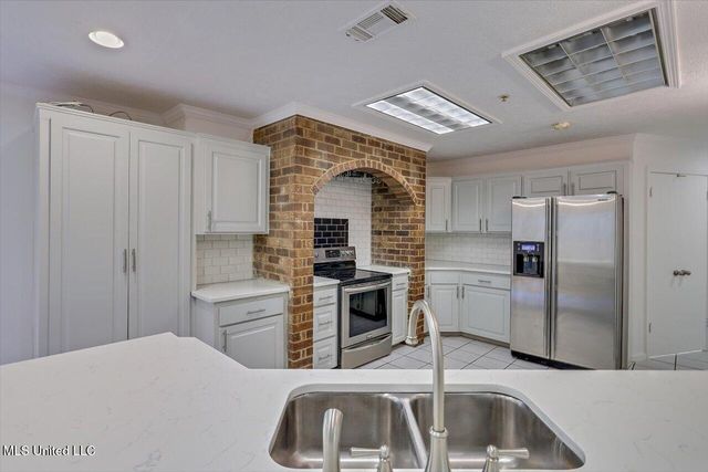 354 Lakeway Drive, Brandon, MS 39047