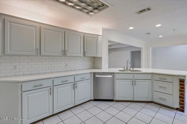 354 Lakeway Drive, Brandon, MS 39047