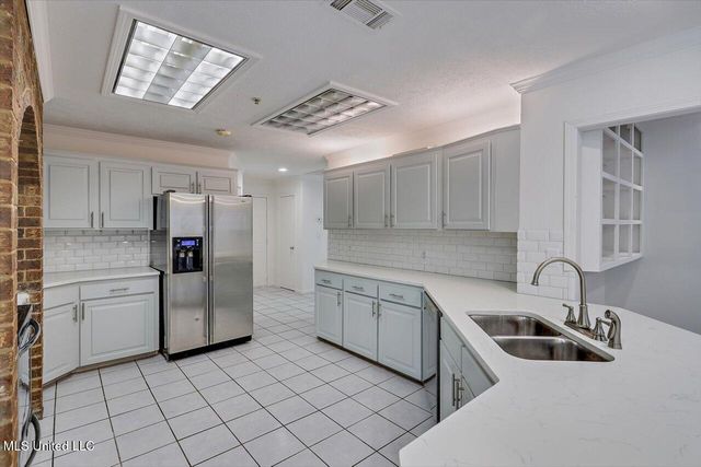 354 Lakeway Drive, Brandon, MS 39047