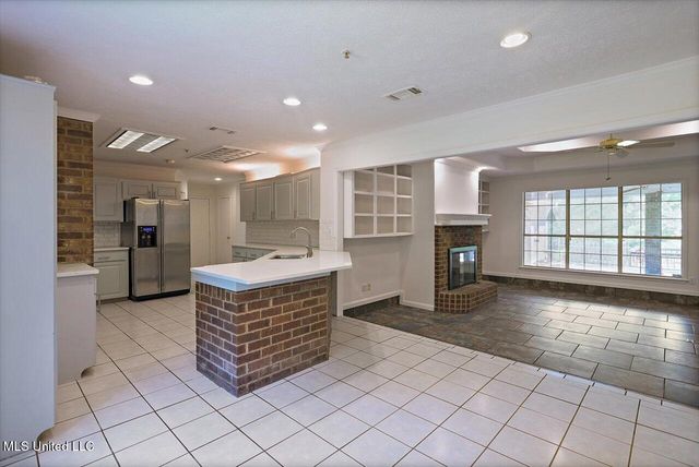 354 Lakeway Drive, Brandon, MS 39047