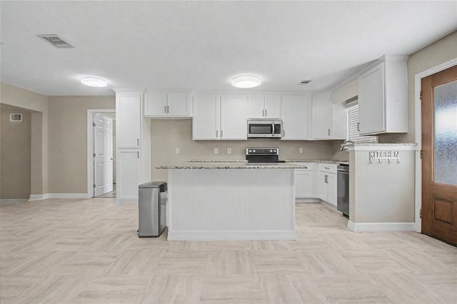 241 S Masonic Street, Bellville, TX 77418
