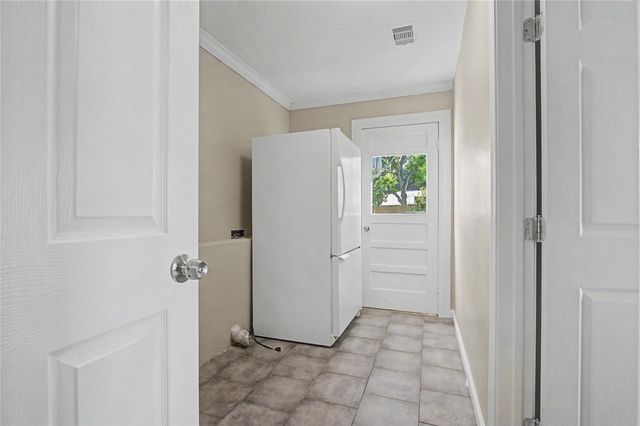 241 S Masonic Street, Bellville, TX 77418