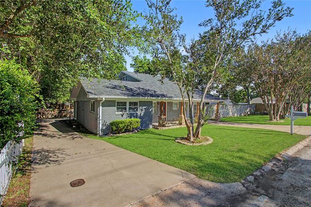 241 S Masonic Street, Bellville, TX 77418