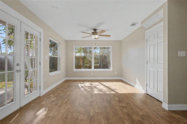 241 S Masonic Street, Bellville, TX 77418