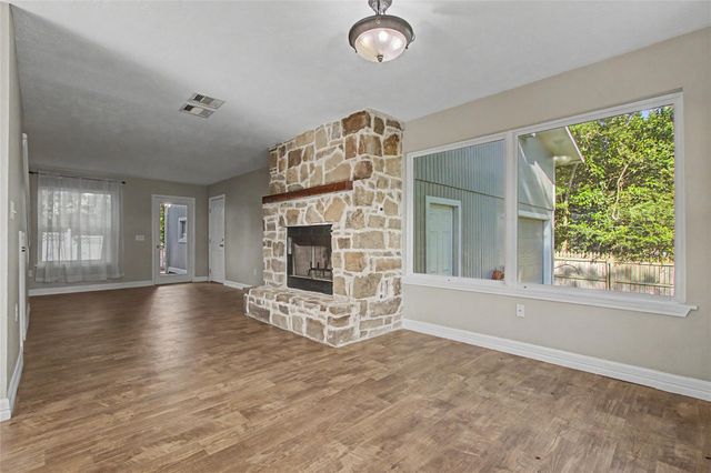241 S Masonic Street, Bellville, TX 77418