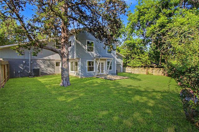 241 S Masonic Street, Bellville, TX 77418