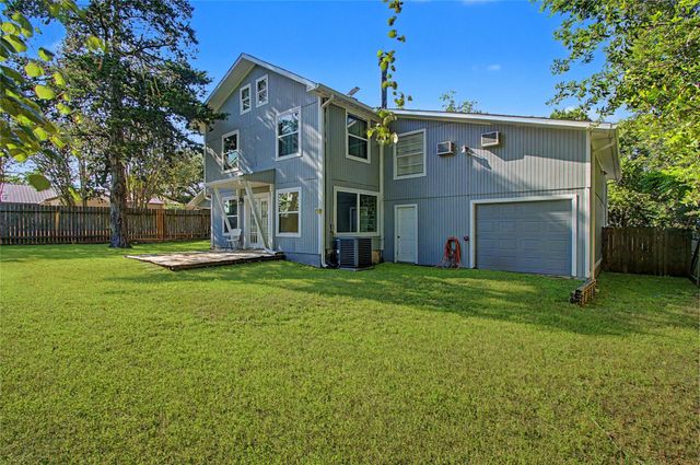 241 S Masonic Street, Bellville, TX 77418