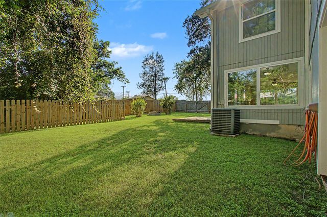 241 S Masonic Street, Bellville, TX 77418