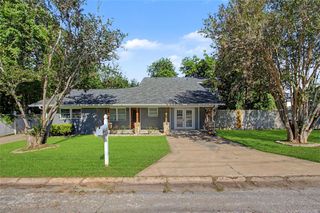 241 S Masonic Street, Bellville, TX 77418